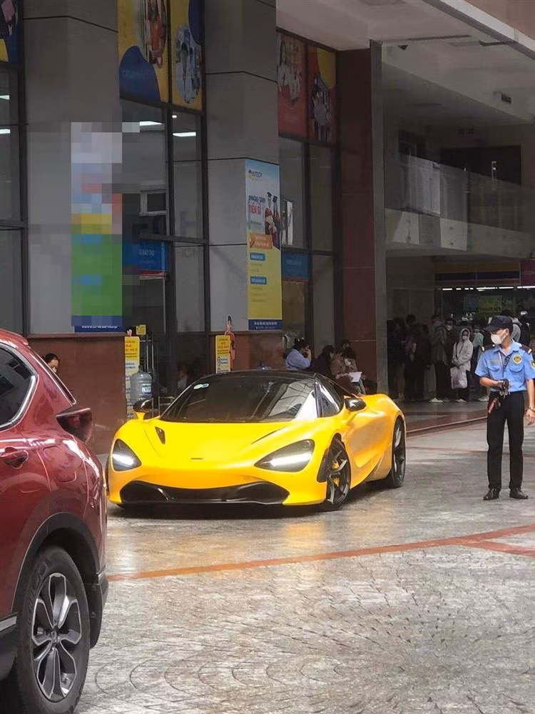 Bat ngua tan sinh vien Viet lai xe hop 20 ty nhap hoc-Hinh-2