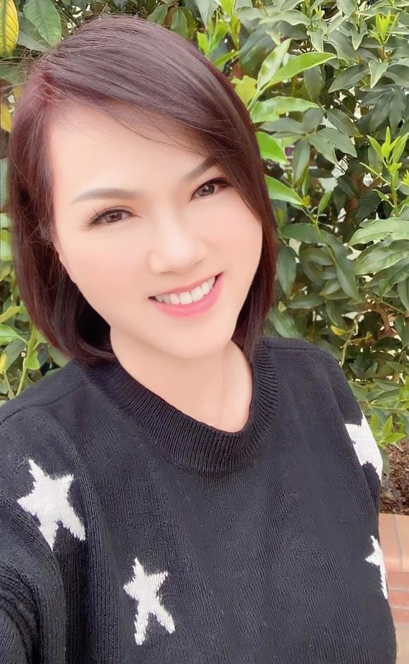 Vợ Chí Tài tuyên bố sẽ không đăng ảnh đi thăm mộ chồng nữa - Hình 3 Vo Chi Tai tuyen bo se khong dang anh di tham mo chong nua-Hinh-3