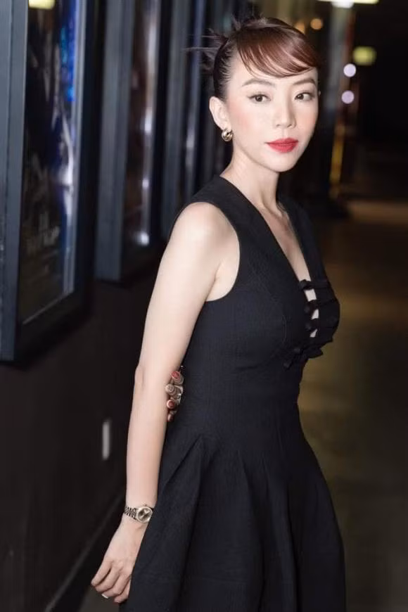 Thu Trang lo hinh anh het nhu chi em song sinh cua Toc Tien