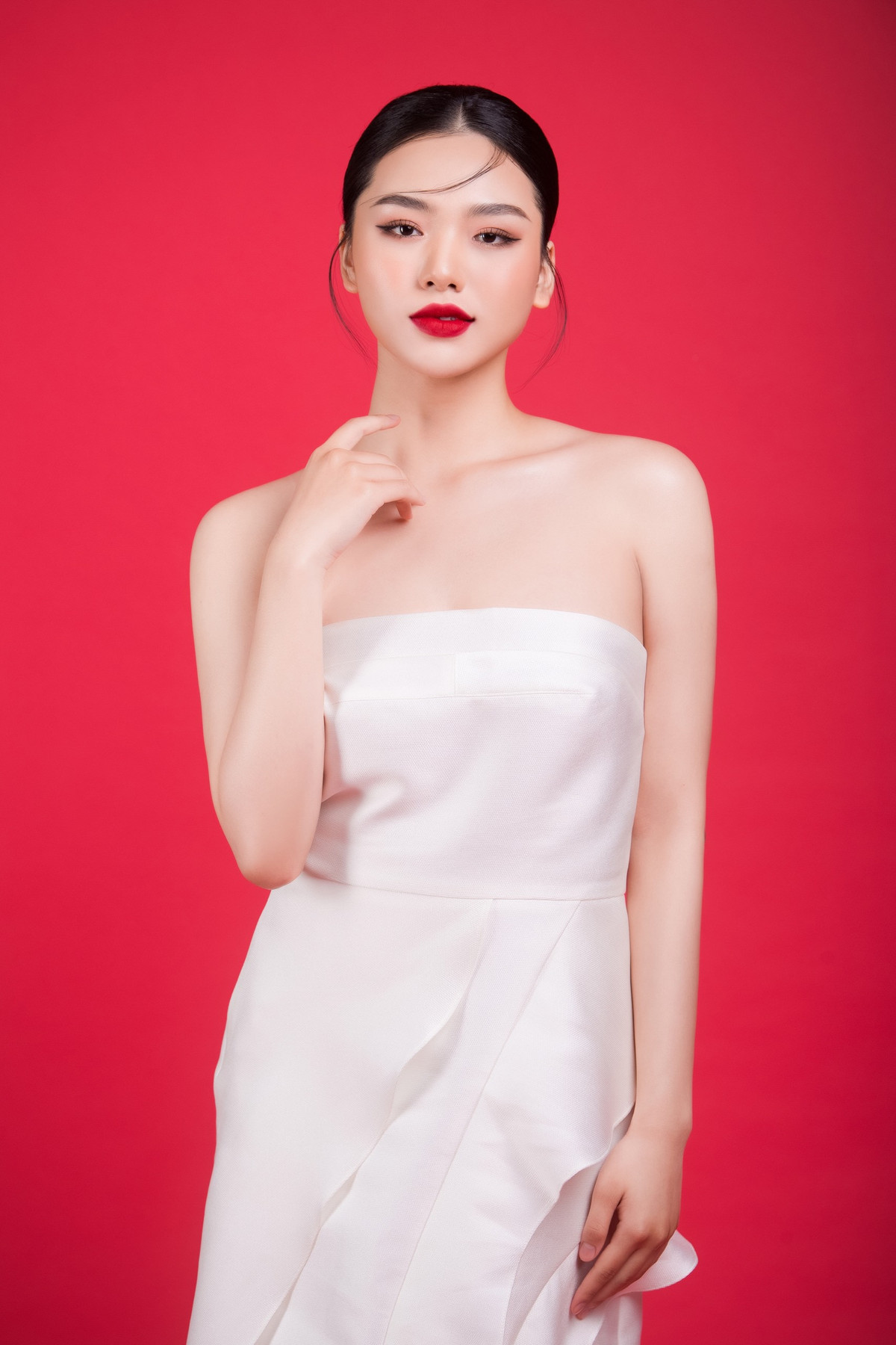 Người đẹp 10X kể lại, khó khăn lớn nhất là sự rụt rè, tự ti và ngại ngùng trước đám đông. Để khắc phục, Khánh Hòa tham gia nhiều hoạt động hướng ngoại, kết nối và trải nghiệm để cải thiện bản thân, khiến cho cuộc sống trở nên thú vị. Thông qua các hoạt động này, cô càng muốn khám phá, học hỏi và trải nghiệm nhiều hơn.