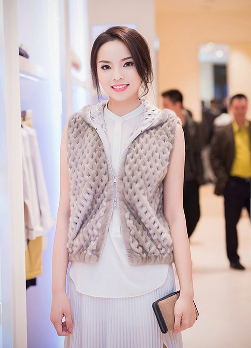 Những mỹ nhân Việt từ mặt tròn bầu bĩnh ngày càng Vline - Hình 12 Nhung my nhan Viet tu mat tron bau binh ngay cang Vline-Hinh-12