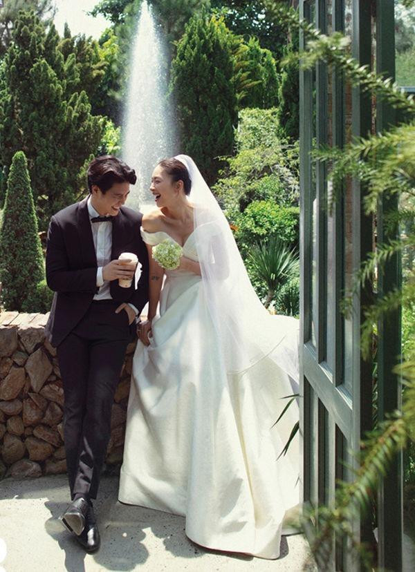 Các cô dâu Vbiz khoe hình xăm độc lạ khi mặc váy cưới - Hình 5 Cac co dau Vbiz khoe hinh xam doc la khi mac vay cuoi-Hinh-5