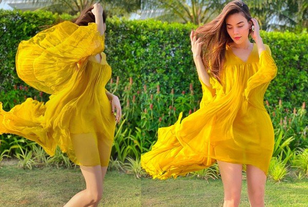 Hà Hồ đẹp lộng lẫy nhờ vào chiếc váy vàng tỏa sáng. Dù là chiếc váy rộng nhưng người nhìn vẫn phải trầm trồ với vóc dáng của cô.