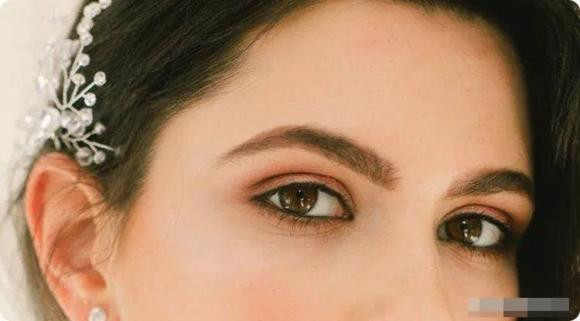 Mot nguoi co may man hay khong, nhin 4 bo phan nay tren mat-Hinh-4