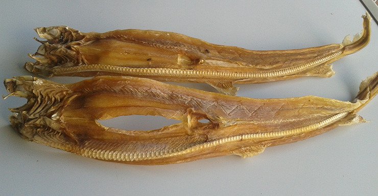 Ngoài cá tắc kè tươi, nhiều nơi còn bán cả khô cá tắc kè với giá 300.000 đồng/kg.