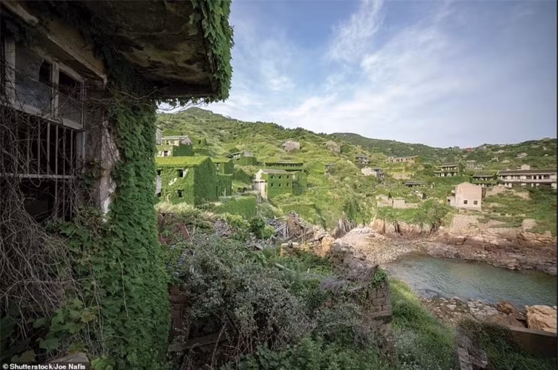 12 hòn đảo bỏ hoang đẹp và đáng sợ trên thế giới ảnh 9