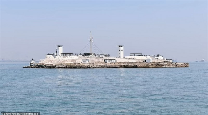 12 hòn đảo bỏ hoang đẹp và đáng sợ trên thế giới ảnh 7