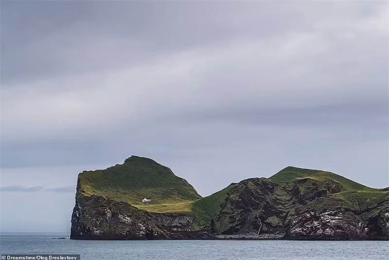 12 hòn đảo bỏ hoang đẹp và đáng sợ trên thế giới ảnh 6