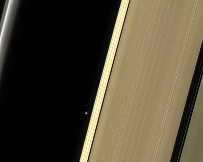 Cách xa 1,4 tỷ km, tàu tỷ đô gửi về bức ảnh bí ẩn Cach xa 1,4 ty km, tau ty do gui ve buc anh bi an