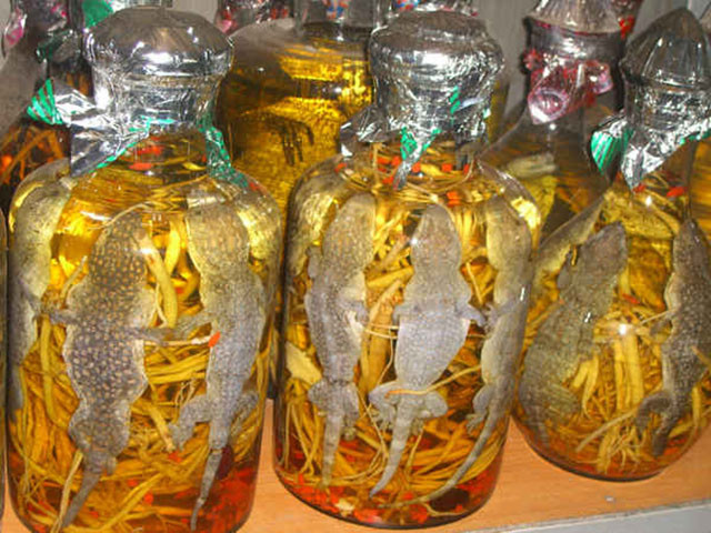 Co 5 loai ruou ngam rat de lam tri 9 noi niem kho noi cua dan ong