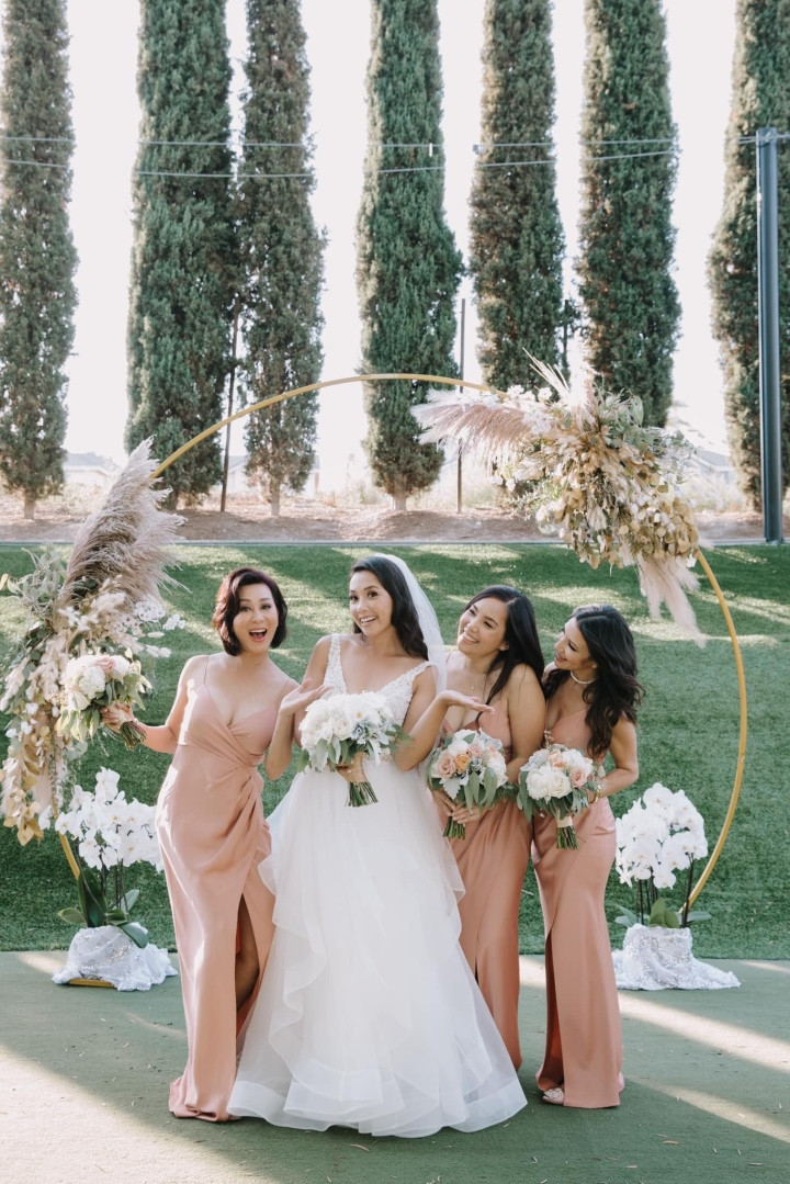 Mới đây nhất, MC Kỳ Duyên cũng khiến fan xuýt xoa khi làm phù dâu cho một người em thân thiết.