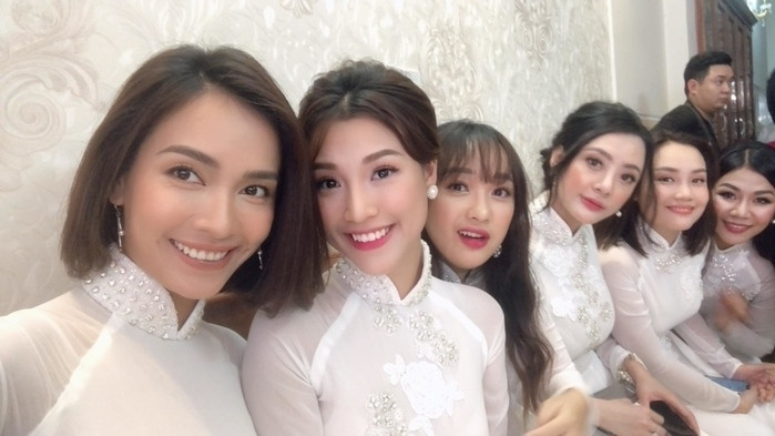 Nhan sắc đội phù dâu của Nhã Phương thu hút mọi ánh mắt.