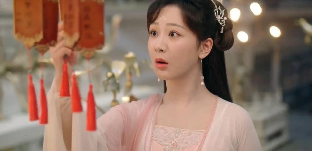 Phim cua Duong Tu ngap tran tinh tiet vo ly, 'treu dua IQ' khan gia-Hinh-3