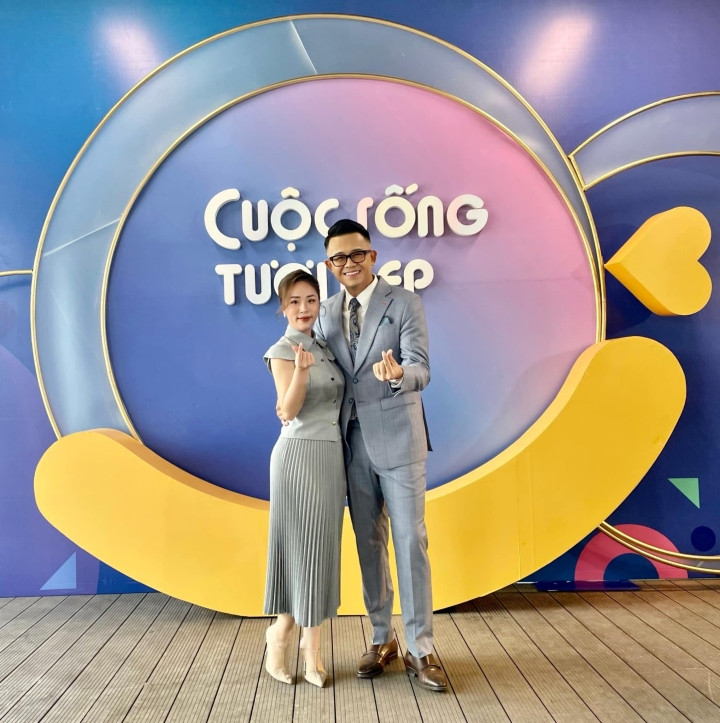 Bà xã cùng ngành của 2 nam MC điển trai dẫn sóng VTV - Hình 2 Ba xa cung nganh cua 2 nam MC dien trai dan song VTV-Hinh-2