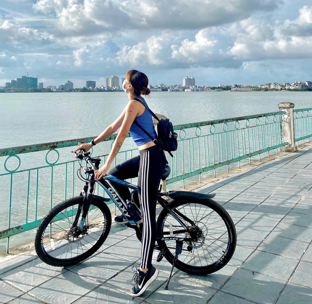 Ngoài dancesport, Trường Xuân còn học múa và yêu thích đạp xe. Khi rảnh rỗi, cô lại dành thời gian đạp xe quanh khu vực hồ Tây để rèn luyện thể lực.