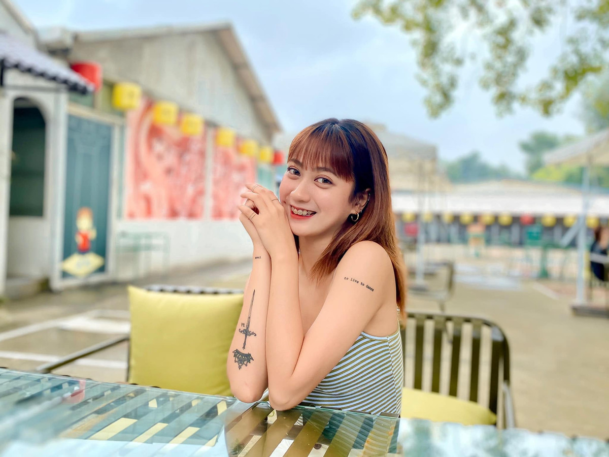 Năm 2014, Trường Xuân đạt danh hiệu Hoa khôi Duyên dáng Hà thành. Cựu nữ sinh trường THPT Việt Đức gây ấn tượng với đôi mắt to tròn, nụ cười tươi tắn. Trong những năm trung học, Trường Xuân luôn duy trì thành tích học tập giỏi. Cô cũng từng đại biểu trẻ tuổi nhất được dự đại hội đại biểu Hội LHTN thành phố Hà Nội.