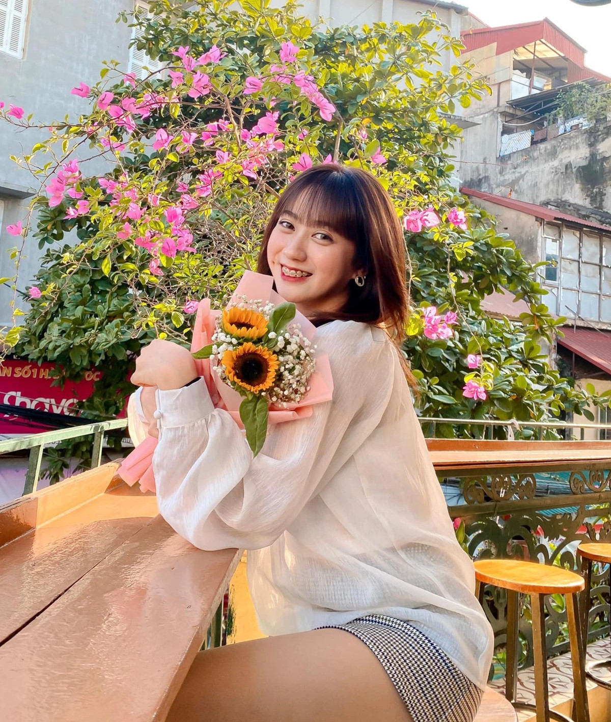 Nữ vận động viên sinh ra trong gia đình có ông nội là đạo diễn điện ảnh, bố, anh trai là nhiếp ảnh gia và mẹ là giáo viên dạy văn. Năm 10 tuổi, cô đến với dancesport và nhanh chóng bộc lộ năng khiếu.