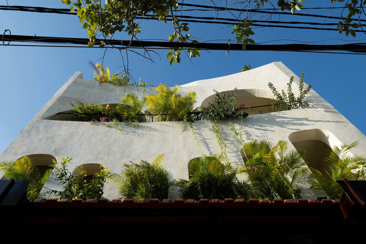 Nhà hẻm ở Nha Trang sử dụng đường cong bất định - Hình 3 Nha hem o Nha Trang su dung duong cong bat dinh-Hinh-3