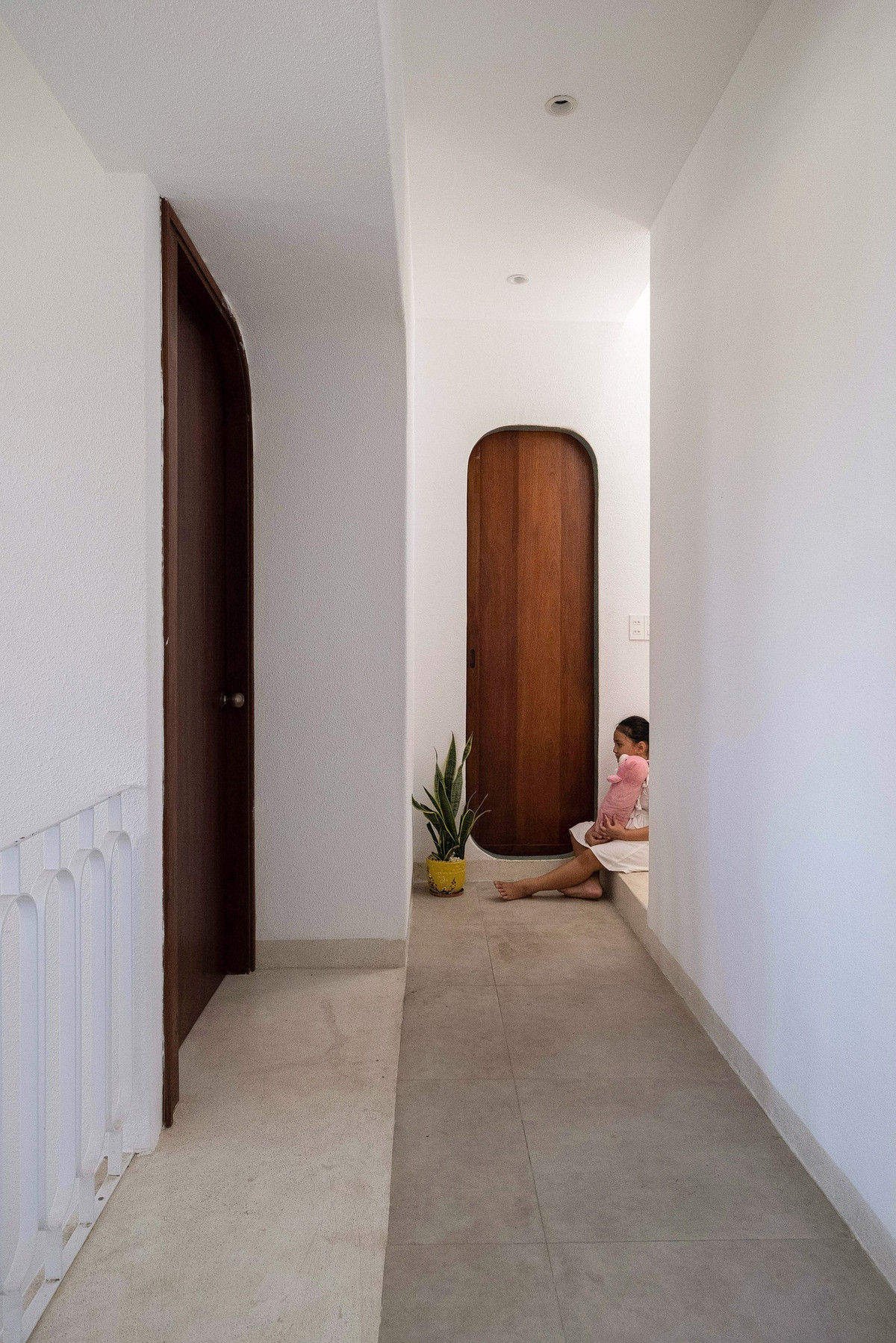 Nhà hẻm ở Nha Trang sử dụng đường cong bất định - Hình 12 Nha hem o Nha Trang su dung duong cong bat dinh-Hinh-12