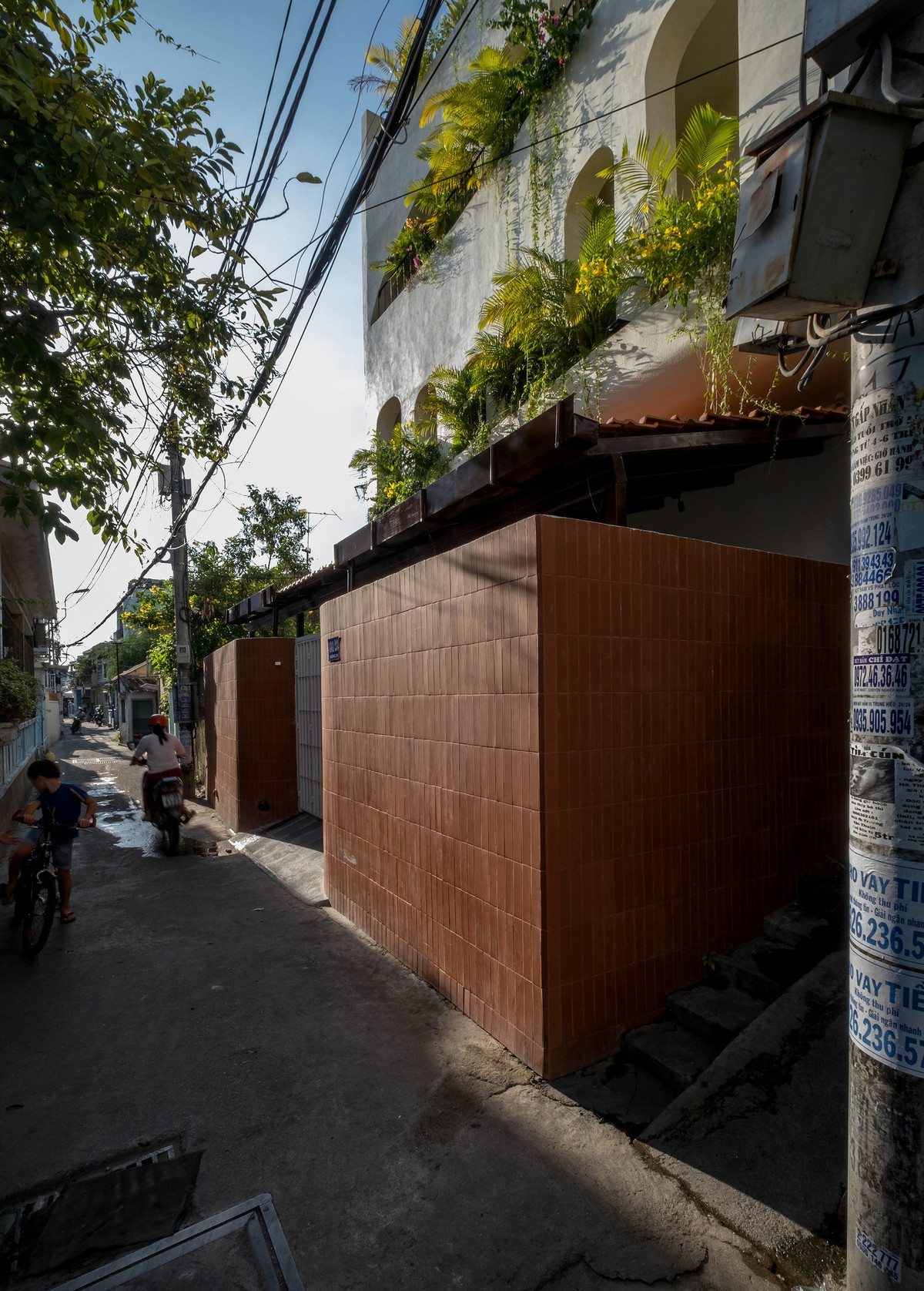 Nhà hẻm ở Nha Trang sử dụng đường cong bất định - Hình 22 Nha hem o Nha Trang su dung duong cong bat dinh-Hinh-22