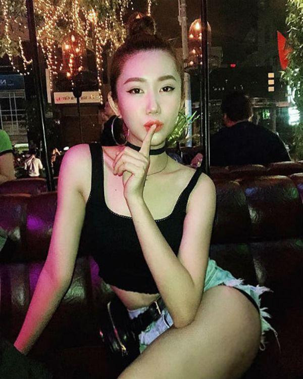 ình thường lên hình kín đáo, sang trọng nhưng ở ngoài đời, nữ diễn viên Thúy Ngân cũng thuộc "team táo bạo" chẳng kém cạnh ai.