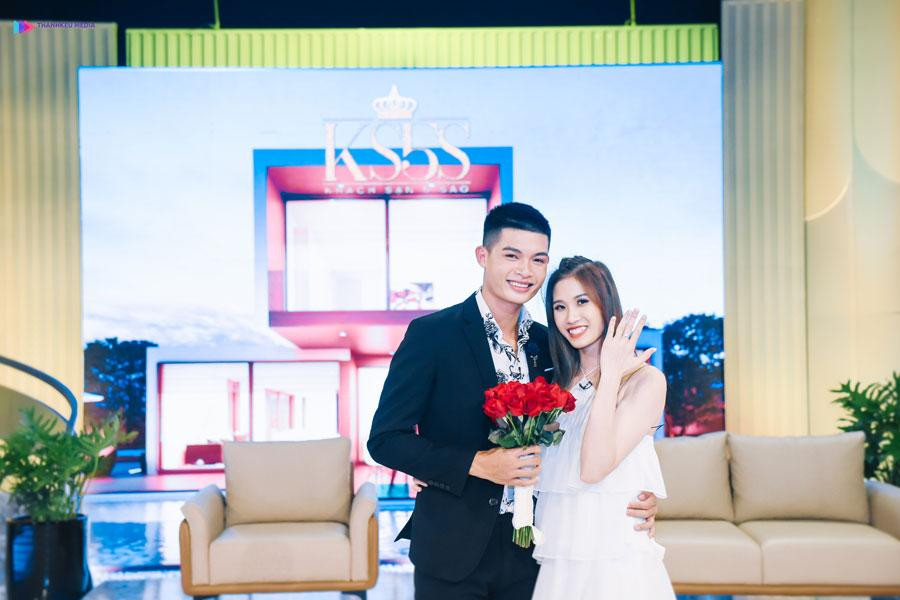 Lan hiem hoi MC Tuan Tu va anh trai Phan Anh khoc tren song VTV-Hinh-2