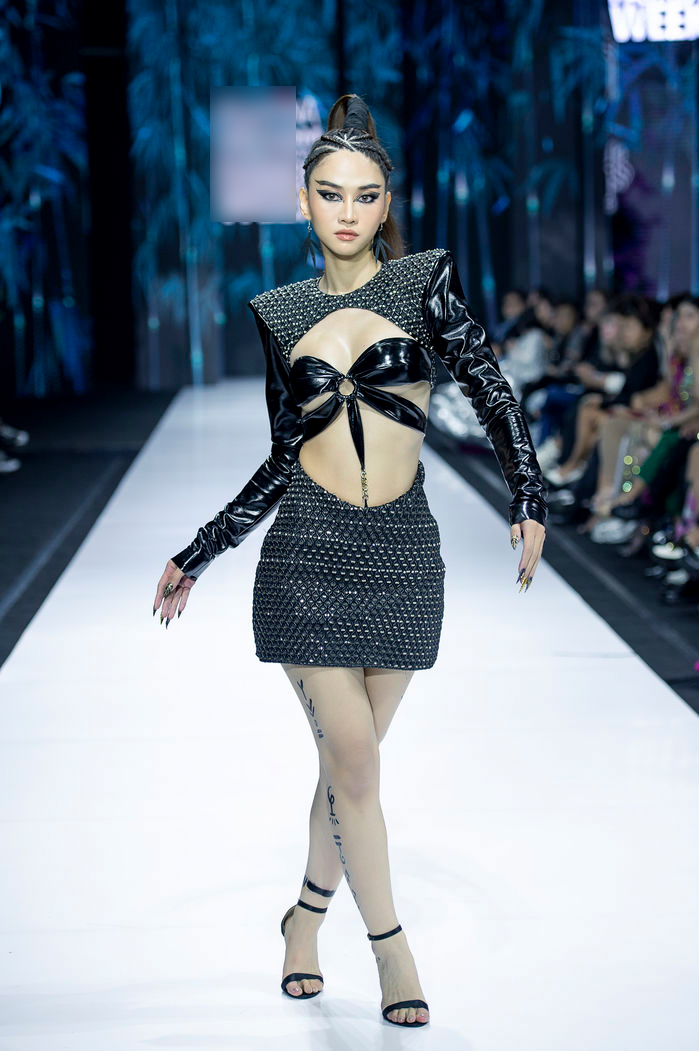 Le Bong catwalk kho hieu, netizen biu moi: 