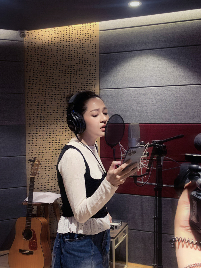 Bảo Anh hát live "hết nước chấm" nhưng trang phục lộ bụng gây xôn xao - Hình 6 Bao Anh hat live