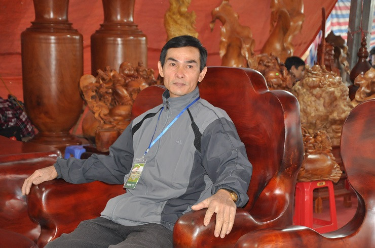 Bo ban ghe go huong do duoc phat gia 1,6 ty dong-Hinh-8