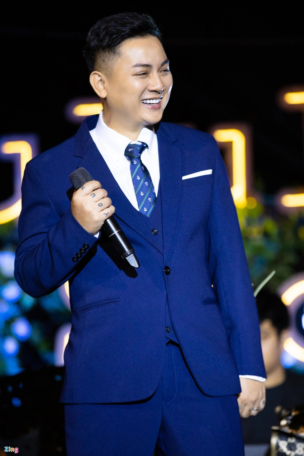 Tran Thanh vo duyen va van nan nghe si miet thi ngoai hinh dong nghiep-Hinh-2