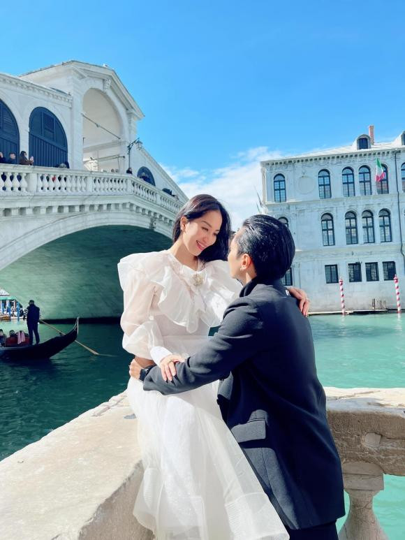 Khánh Thi và Phan Hiển bên trời Tây hoá hoàng tử và công chúa - Hình 3 Khanh Thi va Phan Hien ben troi Tay hoa hoang tu va cong chua-Hinh-3