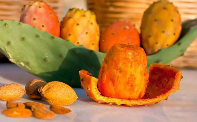 Tại miền Tây Nam nước Mỹ, Bắc Mexico, loại quả được xem là hàng quý, được bày bán trong siêu thị và trên các website giao hàng (sau khi đã bỏ hết lớp gai).