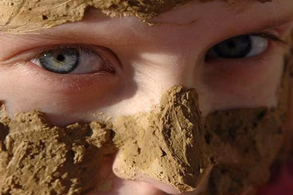 Nhưng phải là những con bò cái “còn trinh” mới có giá trị. Trước đây, một phương thuốc chống nhiễm trùng bằng nước tiểu bò cái đã được cấp bằng sáng chế tại Mỹ.