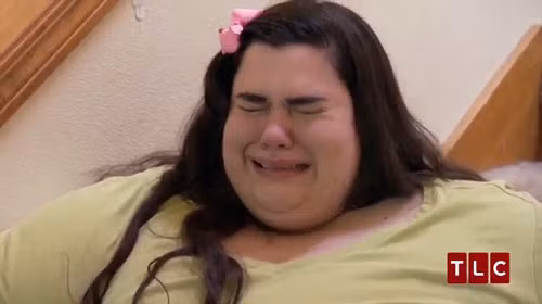 Cô đã phải bỏ học và việc làm. Amber cảm thấy thực sự khổ sở với thân hình quá béo của mình