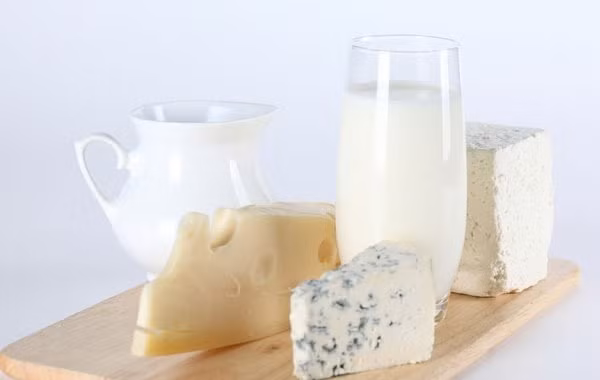 6. Uống sữa để tăng 7,2 năm tuổi thọ. Sữa là nguồn thực phẩm thiên nhiên tinh khiết có chất chống lão hóa cho cơ thể. Đã có rất nhiều thử nghiệm lâm sàng khẳng định các chức năng của sữa. Nó cung cấp năng lượng cho bạn năng động hơn, làm giảm đau, đẩy nhanh phục hồi tâm trạng và thể lực.