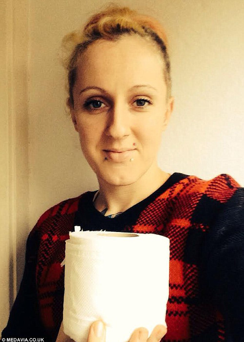 Sau sinh gần 1 năm, Jade Sylvester vẫn có cảm giác thèm ăn giấy vệ sinh