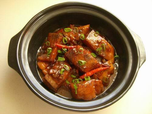 Món cá kho gáo có hương vị khá lạ và hoàn toàn không bị ngấy hay có mùi tanh của cá do được khử bởi quả gáo.