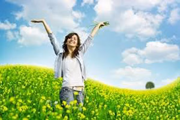 2. Thay đổi môi trường sống có thể giúp bạn tăng tuổi thọ 6,4 năm. Nếu cảm thấy môi trường mình đang sống không thích hợp với mình và có khả năng chuyển sang nơi khác sống thì thực sự là ý tưởng tốt. Môi trường sống mới có thể khiến bạn mở mang tầm khám phá, vui tươi yêu đời hơn.