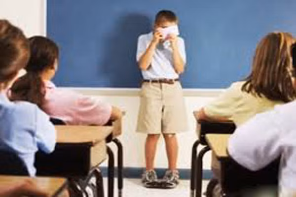 6. Cùng chơi game trong gia đình sẽ có những cuộc thảo luận và tranh cãi vui vẻ hơn thay vì đọc truyện cho trẻ nghe. Khuyến khích trẻ đưa ra những ý kiến của mình bất cứ trường hợp nào ví dụ, hôm nay ăn gì, chơi gì hay đi du lịch tại đâu. Nếu đưa được những vở kịch và tiểu phẩm vào trong gia đình lại càng có hiệu quả hơn nữa.