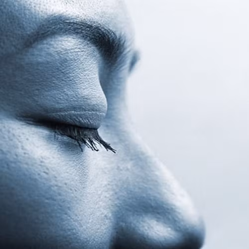 4. Bài kiểm tra với mũi và gót chân. Đầu tiên hãy nhắm mắt lại và dùng tay chạm mũi chính xác, đổi bên tay sau đó. Tiếp theo, hãy nằm ngửa, duỗi thẳng hai chân và lấy gót chân bên này chỉ đúng lên đầu gối bên kia.