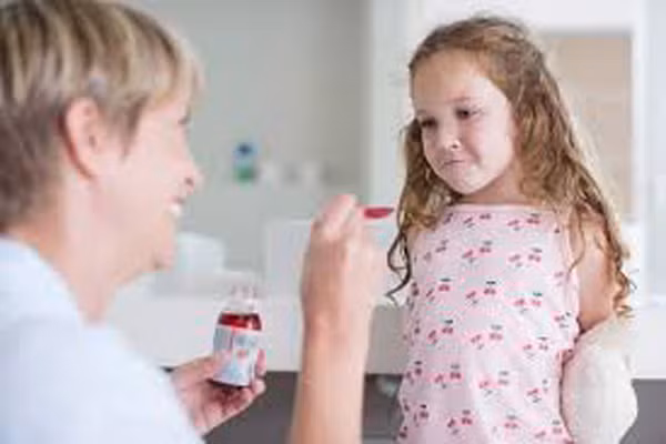 Chỉ khi nào con không được chăm sóc đầy đủ, thiếu dinh dưỡng, chậm lớn hay rối loạn tiêu hóa, mắt khô.... thì có thể bé bị thiếu vitamin và khoáng chất. Lúc đó mẹ mới cần bổ sung các loại vitamin cho con bằng nhiều cách, không nhất định là cứ phải dùng thuốc bổ.