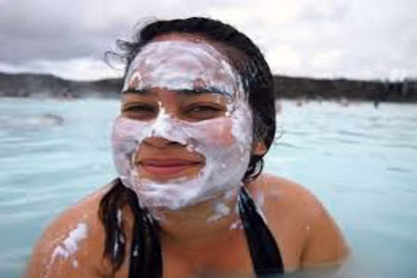 Thời nay, các nhà khoa học đã sử dụng thứ nước dãi này để làm kem dưỡng da, điều trị mụn trứng cá và tẩy da chết. Qua thực nghiệm, các chuyên gia chứng minh rằng, nước dãi ốc sên có khả năng giữ ẩm, thúc đẩy quá trình hồi phục tự nhiên của da, kích thích da tái tạo, hòa tan tế bào chết và sản xuất kháng sinh chống nhiễm trùng.