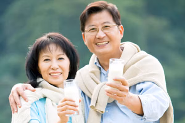 6. Cơ thể không hấp thụ lactose hoặc lười uống sữa. Sữa là một trong những giải pháp tốt nhất để giúp hệ thống xương của bạn được chắc khỏe và thậm chí còn một số loại ung thư. Sữa tốt bởi chứa nhiều canxi, vitamin D và các khoáng chất khác.