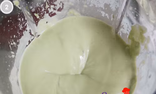 Khi phải dùng bơ ở nhiệt độ cao, nên sử dụng bơ đã tách sữa. Đun chảo nóng với nhiệt độ thật thấp cho bơ vào để bơ tan chảy hết, vừa đun vừa khuấy đều và hớt bỏ lớp bọt nổi lên cho đến khi không còn bọt nữa, phần bơ còn lại có thể dùng để chiên xào như dầu ăn.