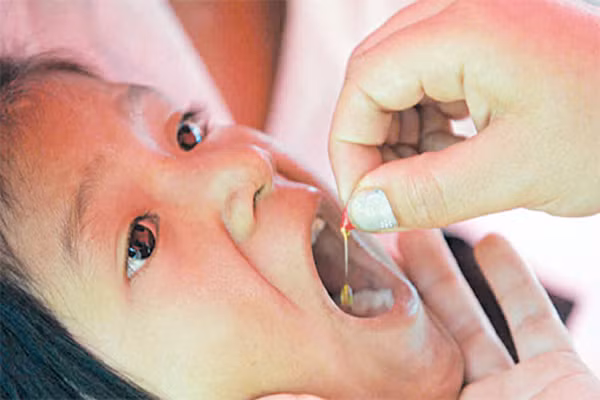 Với trẻ trên 6 tháng tuổi, trẻ đã được bổ sung dinh dưỡng từ thức ăn dặm. Vì vậy, mẹ cần thông minh xác định liệu con có cần dùng thêm bất cứ loại vitamin nào hay không.