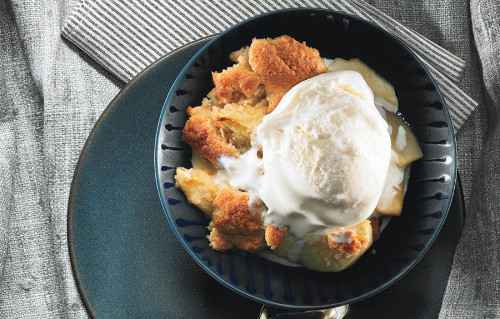 Chỉ cần quết một chút miso trắng lên trên bánh ga tô nhân hoa quả là bạn đã có ngay một món tráng miệng hấp dẫn.