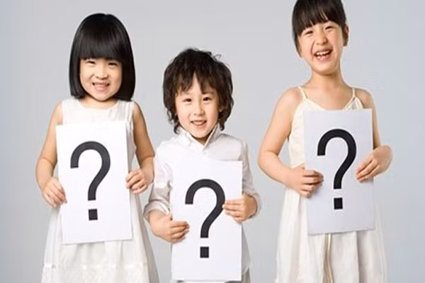 Có nhiều thói quen xấu trẻ học được từ cha mẹ, một trong số đó có thể ảnh hưởng xấu khi con trưởng thành. Trẻ quan sát cách cư xử của bố mẹ và vô tình theo bước chân của cha mẹ. Đôi khi các bậc cha mẹ không nhận ra mức độ nghiêm trọng của những thói quen xấu ấy dưới đây.