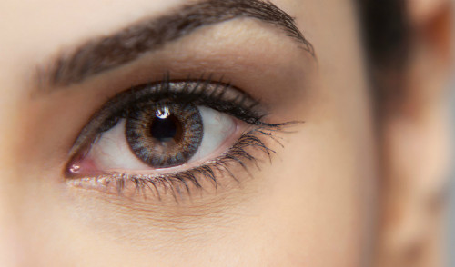 9. Biến chứng mắt ở bệnh nhân tiểu đường. Bệnh nhân tiểu đường cũng bị biến chứng mắt do bệnh kéo dài. Những người bị bệnh tiểu đường có nguy cơ cao hơn bị mù cũng như nguy cơ cao hơn 40% bị bệnh glôcôm hoặc tăng áp lực lên mắt, dẫn tới mất thị lực và tổn thương thần kinh.