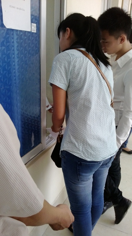 Kể cả những người có bệnh về mắt như cận, viễn, loạn ... khi đưa giấy cho bác sĩ chỉ cần nói: "Không đeo kính" là sẽ có kết quả 10/10