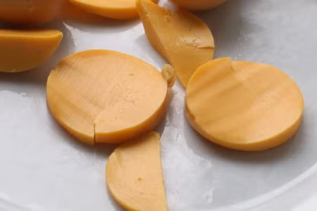 Tuy nhiên, nghi ngờ chất lượng quả trứng, trao đổi với chủ quán thì không được giải thích rõ ràng, người này sợ quá không ăn nữa mà gói mang về.